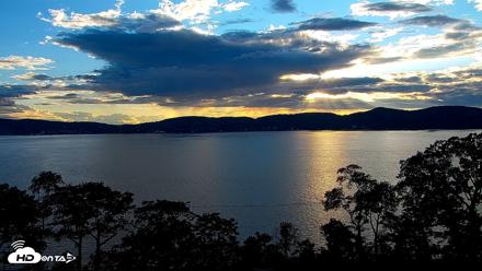 Hudson River Live Webcam - Aug 25, 2026, 7:04pm EDT