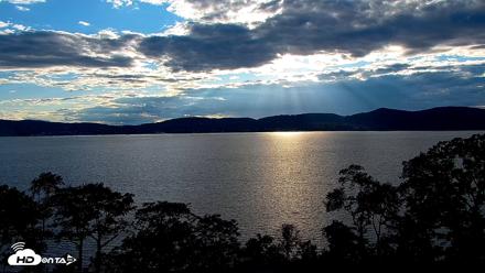 Hudson River Live Webcam - Aug 25, 2026, 6:31pm EDT