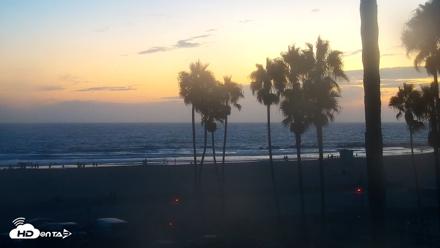 Venice Beach Live Surf Cam - Aug 29, 2026, 7:48pm PDT