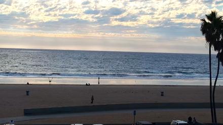 Venice Beach Live Surf Cam - Oct 21, 2025, 4:44pm PDT
