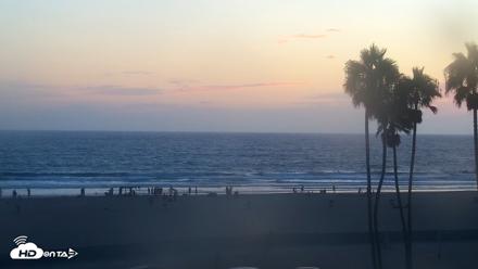 Venice Beach Live Surf Cam - Aug 29, 2026, 7:33pm PDT