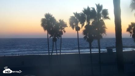 Venice Beach Live Surf Cam - Sep 4, 2026, 7:31pm PDT