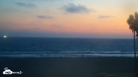Venice Beach Live Surf Cam - Aug 7, 2026, 8:19pm PDT