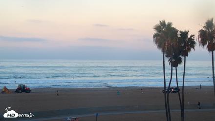 Venice Beach Roaming Live Surf Cam - Oct 9, 2026, 7:03am PDT