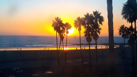 Venice Beach Live Surf Cam - Oct 11, 2025, 6:20pm PDT