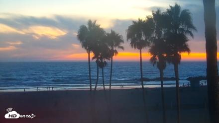Venice Beach Live Surf Cam - Aug 17, 2026, 8:03pm PDT