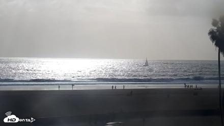 Venice Beach Roaming Live Surf Cam - Oct 11, 2026, 4:37pm PDT
