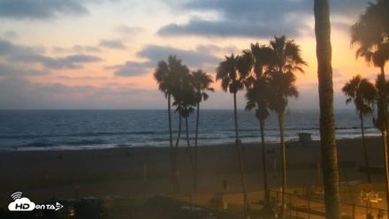 Venice Beach Live Surf Cam - Aug 10, 2026, 8:16pm PDT