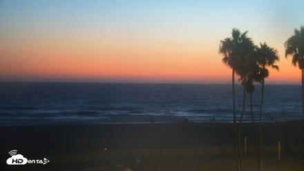 Venice Beach Live Surf Cam - Aug 24, 2026, 8:07pm PDT