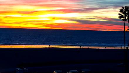 Venice Beach Live Surf Cam - Dec 4, 2025, 5:05pm PST