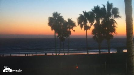 Venice Beach Live Surf Cam - Aug 31, 2026, 8:01pm PDT
