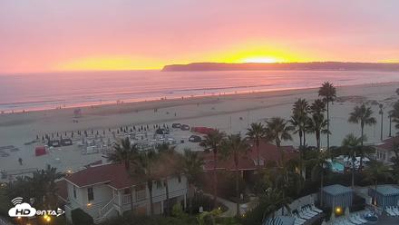 Hotel Del Coronado North Roaming Live Cam - Sep 27, 2026, 6:39pm PDT