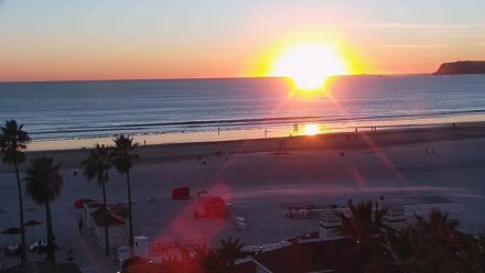 Hotel Del Coronado North Roaming Live Cam - Dec 4, 2025, 4:41pm PST