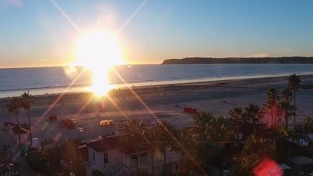 Hotel Del Coronado North Roaming Live Cam - Dec 5, 2025, 4:28pm PST