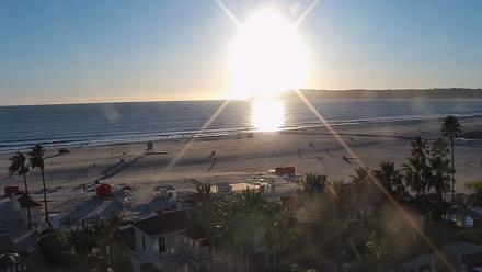 Hotel Del Coronado North Roaming Live Cam - Oct 15, 2025, 5:47pm PDT