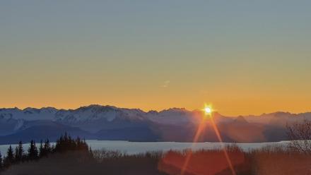 Inspiration Ridge - Homer Alaska Live Webcam - Jan 3, 2026, 10:28am AKST