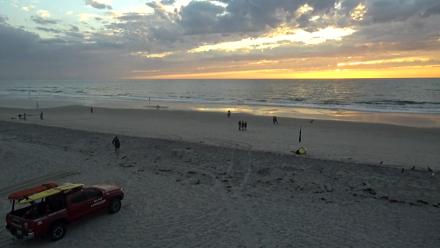 Del Mar Beach South Roaming Live Webcam - Oct 9, 2025, 6:10pm PDT