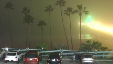 Manhattan Beach Pier South Live Webcam - Dec 11, 2025, 8:54pm PST