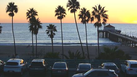 Manhattan Beach Pier South Live Webcam - Oct 16, 2025, 6:21pm PDT