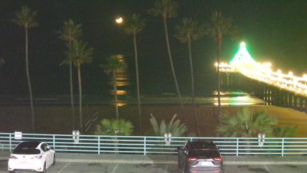 Manhattan Beach Pier South Live Webcam - Nov 25, 2025, 9:04pm PST