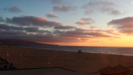 Hermosa Beach South Live Surf Cam - Dec 14, 2025, 4:40pm PST