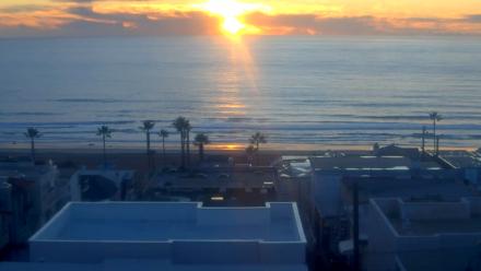 El Porto Overlook Live Surf Camera - Nov 18, 2025, 4:43pm PST