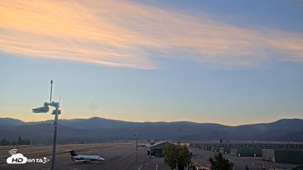 Truckee Tahoe Airport Live Webcam - Sep 22, 2026, 6:54am PDT