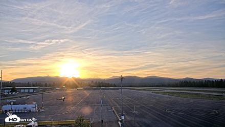 Truckee Tahoe Airport Live Webcam - May 11, 2026, 7:48pm PDT