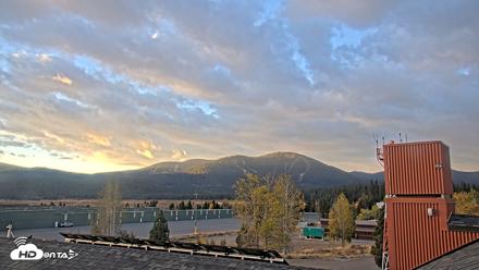 Truckee Tahoe Airport Live Webcam - Oct 11, 2026, 7:23am PDT