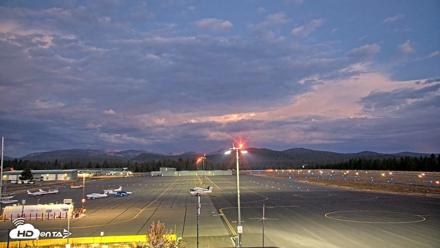 Truckee Tahoe Airport Live Webcam - Oct 5, 2026, 6:35am PDT