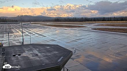 Truckee Tahoe Airport Live Webcam - Oct 23, 2026, 7:48am PDT