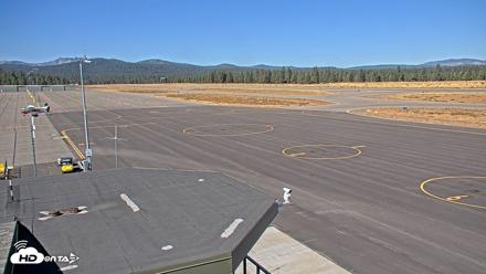 Truckee Tahoe Airport Live Webcam - Oct 15, 2026, 1:17pm PDT