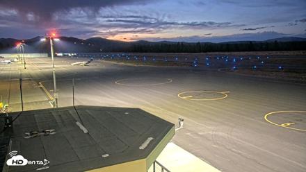 Truckee Tahoe Airport Live Webcam - Sep 21, 2026, 7:32pm PDT