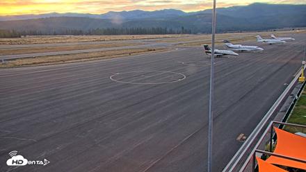 Truckee Tahoe Airport Live Webcam - Aug 19, 2026, 6:09am PDT