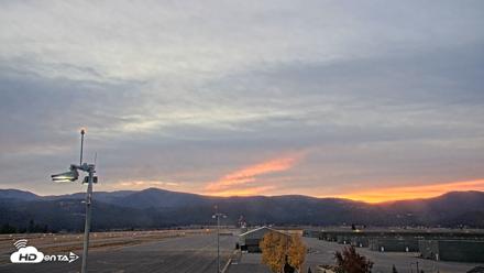 Truckee Tahoe Airport Live Webcam - Oct 21, 2026, 7:09am PDT