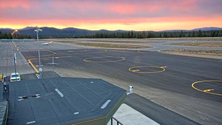 Truckee Tahoe Airport Live Webcam - Oct 22, 2025, 6:15pm PDT