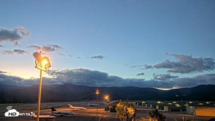 Truckee Tahoe Airport Live Webcam - Sep 5, 2026, 6:06am PDT