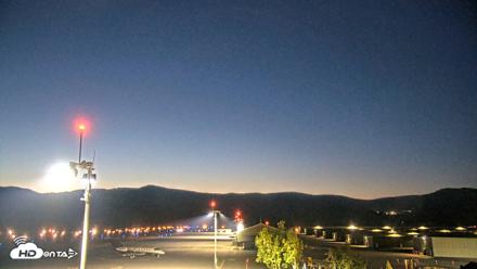 Truckee Tahoe Airport Live Webcam - Sep 22, 2026, 6:06am PDT
