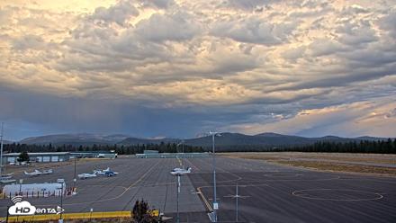 Truckee Tahoe Airport Live Webcam - Oct 5, 2026, 7:14am PDT