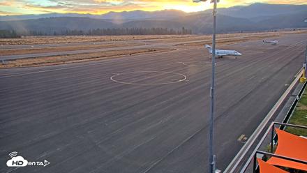 Truckee Tahoe Airport Live Webcam - Oct 2, 2026, 6:52am PDT