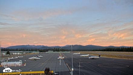 Truckee Tahoe Airport Live Webcam - Oct 4, 2026, 7:02am PDT