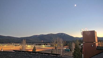 Truckee Tahoe Airport Live Webcam - Oct 27, 2025, 6:31pm PDT