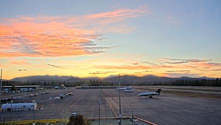 Truckee Tahoe Airport Live Webcam - Jul 23, 2025, 8:33pm PDT