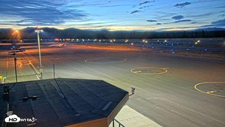 Truckee Tahoe Airport Live Webcam - Aug 16, 2026, 8:27pm PDT