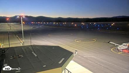 Truckee Tahoe Airport Live Webcam - Sep 25, 2026, 7:30pm PDT
