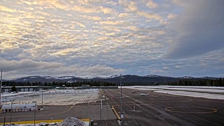 Truckee Tahoe Airport Live Webcam - Feb 25, 2026, 5:36pm PST