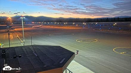 Truckee Tahoe Airport Live Webcam - Aug 13, 2026, 8:33pm PDT