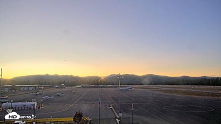 Truckee Tahoe Airport Live Webcam - Sep 8, 2026, 7:35pm PDT