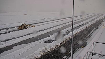 Truckee Tahoe Airport Live Webcam - Dec 26, 2025, 9:05am PST