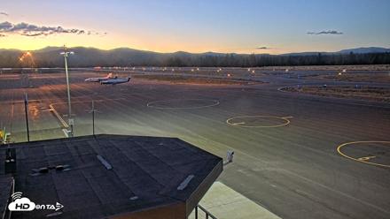 Truckee Tahoe Airport Live Webcam - Sep 12, 2026, 7:39pm PDT